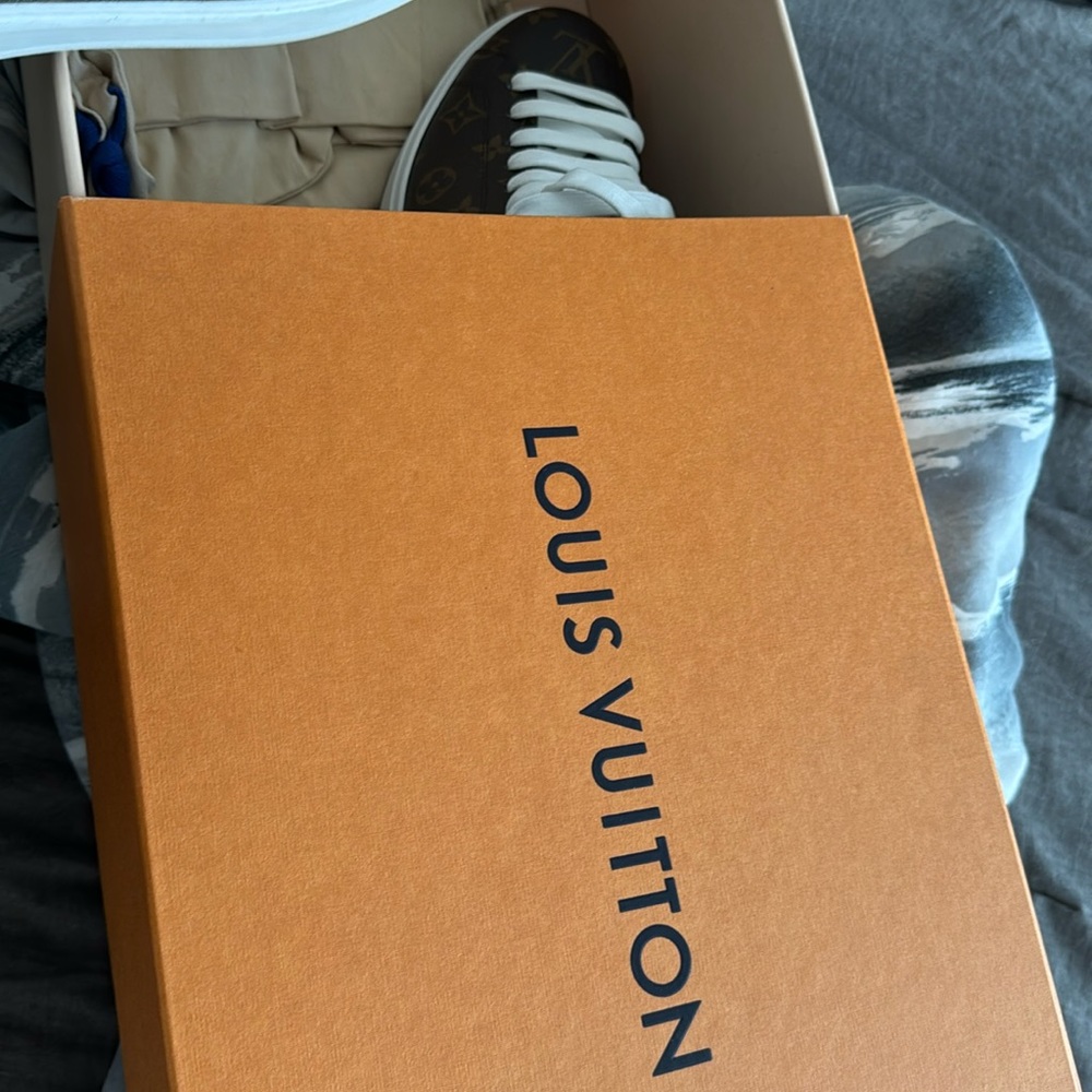 Louis Vuitton sneaker boy dust bag and shopping bag